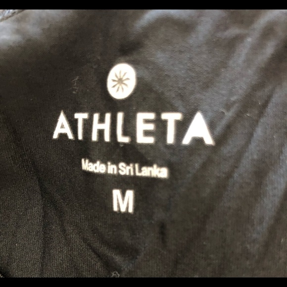 Athleta Fitted LS Black Scoop Neck Yoga Fitness Top Sz. M Thumb Holes Running - Picture 6 of 6